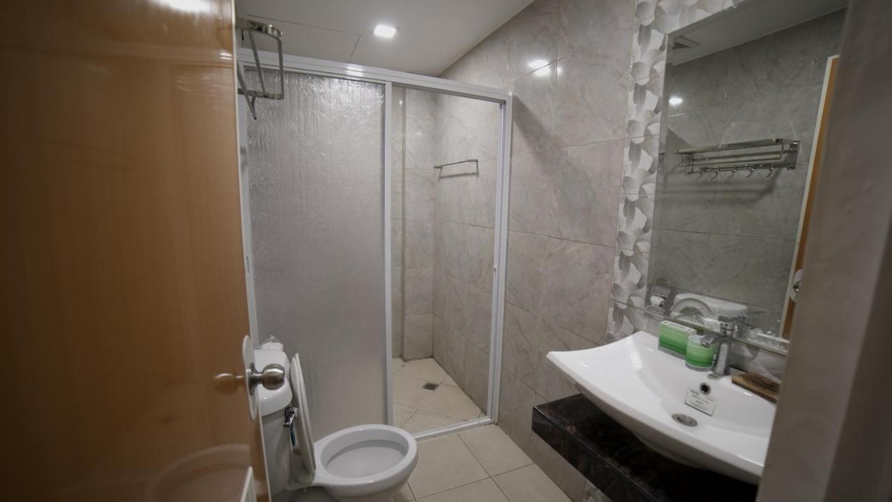 Floating Sanctuary Resort Powered By Cocotel Bulacan Стая снимка
